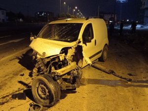 Araçların Hurdaya Döndüğü Kazada 3 Kişi Yaralandı
