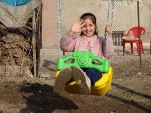 Down Sendromlu Ayşe’nin Salıncak Hayali Gerçeğe Dönüştü