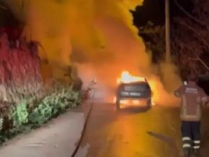 Bursa’da Seyir Halindeki Otomobil Alev Alev Yandı