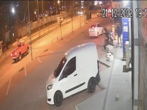 İ̇stanbul’da Akıl Almaz Olay Kamerada: İ̇çecek Almak İsterken 40 Saniyede Otomobili Çalındı