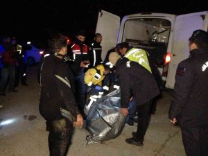 Çaya Uçan Hafif Ticari Aracın Sürücüsünün Cesedini Dalgıçlar Çıkardı