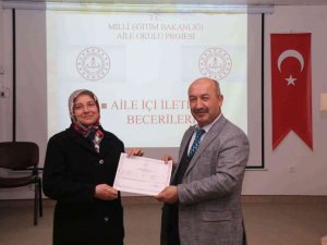 Kütahya’da “Aile Okulu” Eğitimlerine Rekor Katılım