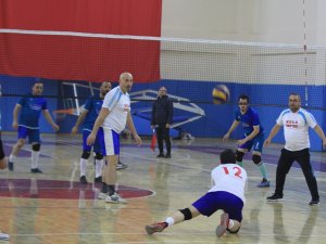 Kurumlar Arası Voleybol Turnuvasının Şampiyonu Esnafspor