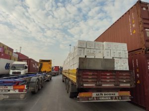Mersin’de Yakalanan 5 Tır Kaçak İçki İmhaya Gönderildi