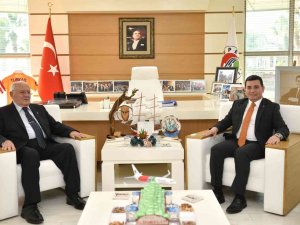 Milli Savunma Eski Bakanı Vecdi Gönül Kepez’de