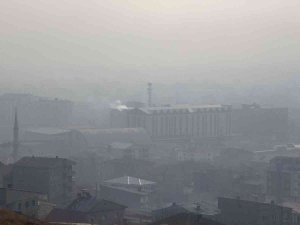 Yüksekova’da Yoğun Sis: Görüş Mesafesi 10 Metreye Kadar Düştü