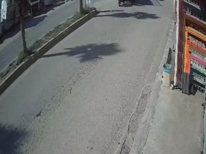 Kamyonete Arkadan Çarpan Motosiklet Sürücüsü Ağır Yaralandı