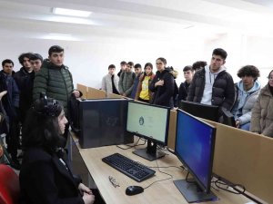 Lise Öğrencileri Fü’yü Gezdi