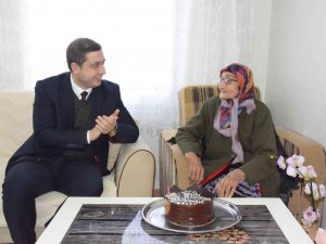 Kaymakam’dan 100 Yaşına Giren Şemam Nineye Doğum Günü Sürprizi