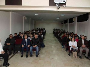 Başkan Akkaya Öğrencileri İ̇ndirim Kart Konusunda Bilgilendirdi