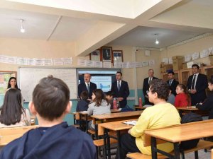Vali Karadeniz Köprübaşı İlçesinde İncelemelerde Bulundu