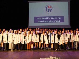 Gaün’de Beyaz Önlük Giymek Töreni