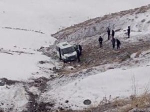 Öğretmen Servisi Şarampole Yuvarlandı: 11 Yaralı