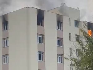 İ̇zmir’de Eski Yurt Binasında Korkutan Yangın