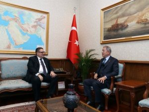 Bakan Akar, Cibuti Büyükelçiliğine Atanan Cenk Uraz’ı Kabul Etti