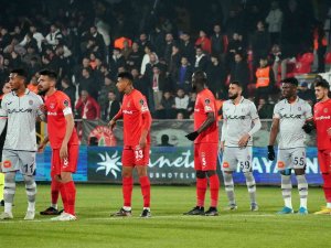 Spor Toto Süper Lig: Ümraniyespor: 1 - Medipol Başakşehir: 1 (İ̇lk Yarı)
