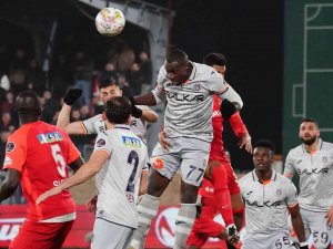 Spor Toto Süper Lig: Ümraniyespor: 1 - Medipol Başakşehir: 3 (Maç Sonucu)