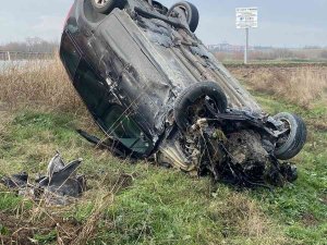 Yoldan Çıkıp Takla Attı: 2 Yaralı
