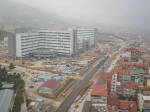 Genişliğini 30 Metreye Çıkardığı Eken Paşa Caddesi’nde Asfalt Mesaisi Başladı