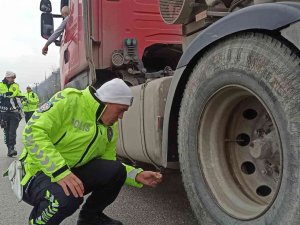 Polis Ekiplerinden Bolu Dağı’nda Kış Lastiği Uygulaması