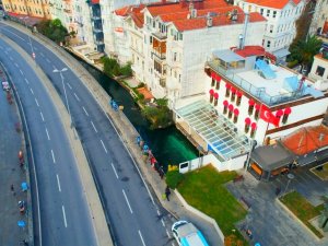 Beşiktaş’ta İskelesi Çöken Ve 25 Kişinin Denize Düştüğü Restoran Havadan Görüntülendi