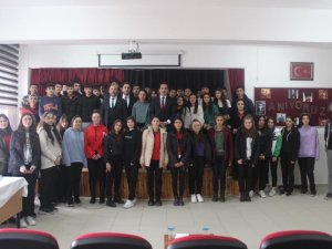 Kaymakam İ̇pek, Lise Öğrencileri İle Kariyer Günlerinde Buluştu