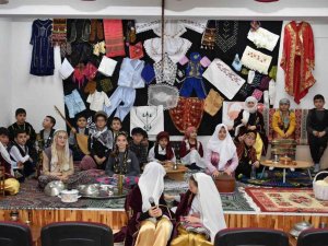 İ̇lkokul Öğrencilerinin Kültür Sergisi Renkli Görüntüler Oluşturdu