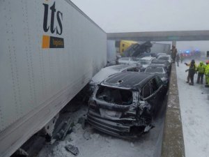 Abd’nin Ohio Eyaletinde 46 Aracın Karıştığı Zincirleme Kaza: 4 Ölü