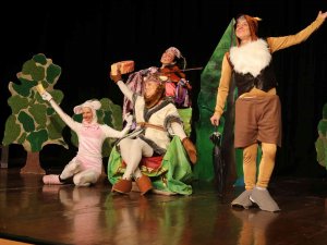 ‘Aslan İle Fare’ Oyunu Minikler Tarafından İlgiyle İzlendi