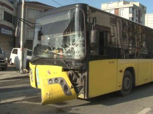 İ̇ett Otobüsü İle Hafif Ticari Araç Kazasında 1 Kişi Araç İçerisinde Sıkışarak Yaralandı
