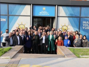 Ak Partili Sürekli’den Konak Ve Bayraklı Çıkarması