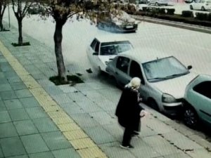 Makas Atan Trafik Magandasının Sebep Olduğu Kazada Yaşlı Kadın Ezilmekten Son Anda Kurtuldu