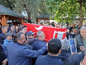 Duayen Gazeteci Ali Orhan, Son Yolculuğuna Gözyaşlarıyla Uğurlandı