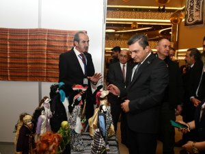 Geleneksel Giysili Bebek’lere İlgi