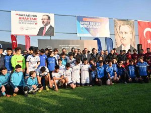 Büyükşehir’den Üniversiteye Futbol Sahası