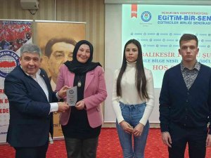 Eğitim Bir Sen’den Kitap Okuyan Öğrencilere Altın Ödülü