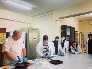 Balıkesirli Ünlü Şef Levent Kaynak’tan Öğrencilere Ders