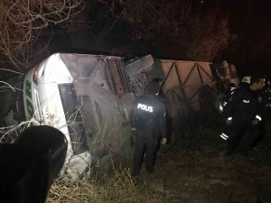 Konya’da Yolcu Otobüsü Şarampole Devrildi: 15 Yaralı