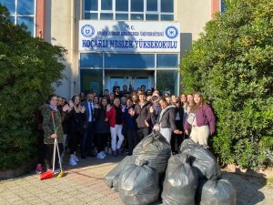 Adü’lü Öğrenciler Çevre Temizliğine Dikkat Çekti