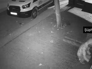 Hırsız Önce Kameraya, Sonra Polise Yakalandı
