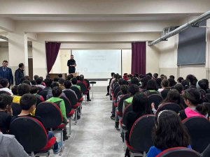 Kars’ta Polisten Siber Zorbalık Ve Teknoloji Bağılılığı Eğitimi