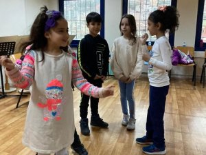 İ̇zmit’te Minikler Drama Eğitimi Alıyor