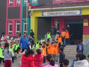 Gercüş’te İlkokul Öğrencileri Futbol Turnuvası Düzenledi