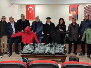 İ̇stanbul’daki Eskişehirlilerden Memleketlerindeki Öğrencilere Mont Ve Bot Desteği