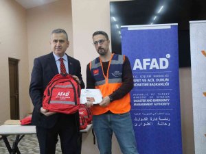 Eğitimlerini Tamamladılar, Aldıkları Kimlik Kartlarıyla Afad Gönüllüsü Oldular