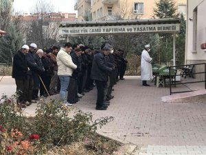 Cinnet Getiren Babaları Tarafından Öldüren Kız Kardeşler Toprağa Verildi