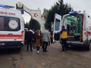 Sakarya’da Üç Aracın Karıştığı Trafik Kazasında 7 Kişi Yaralandı