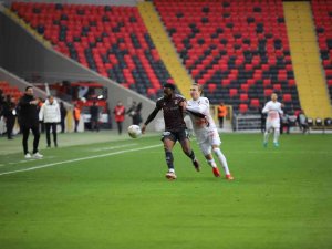 Spor Toto Süper Lig: Gaziantep Fk: 0 - Beşiktaş: 0 (Maç Devam Ediyor)