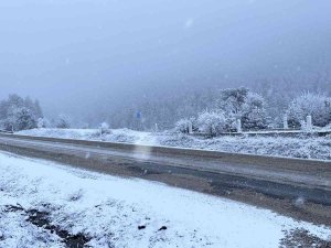 Ankara’ya Mevsimin İlk Karı Düştü