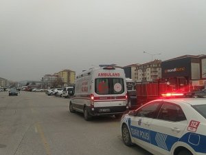 Kamyonet İle Motosiklet Çarpıştı: 2 Yaralı